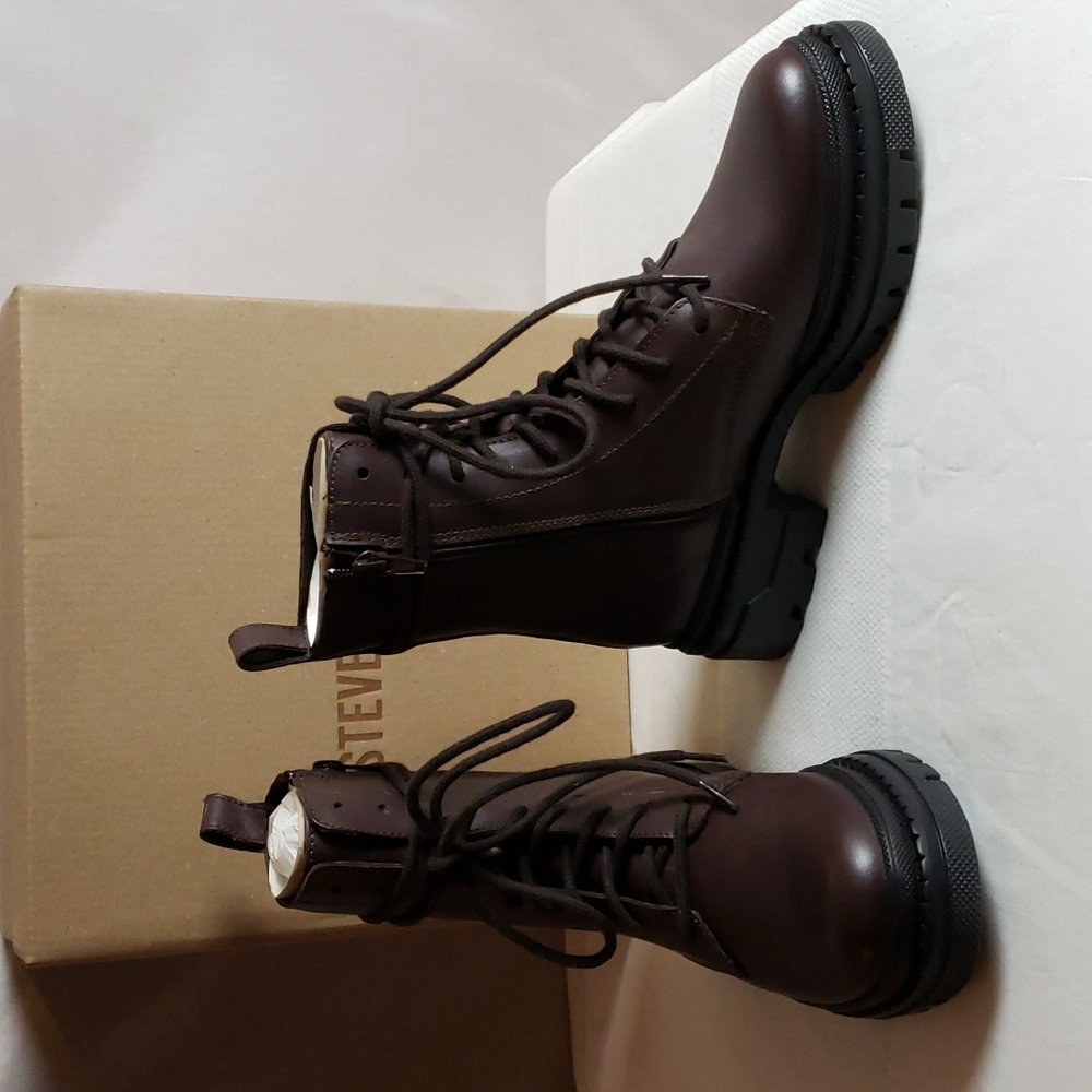 NEW Steve Madden Jamisyn Lace-Up Boot
